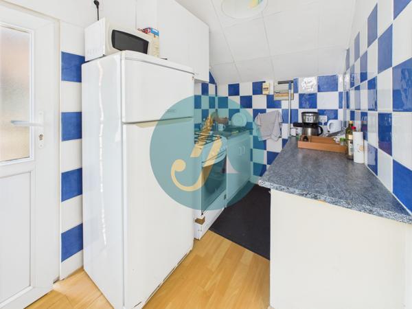 Nevers (58000) Rare à Nevers – Ensemble immobilier avec maison principale de charme + 3 logements indépendants À deux pas du