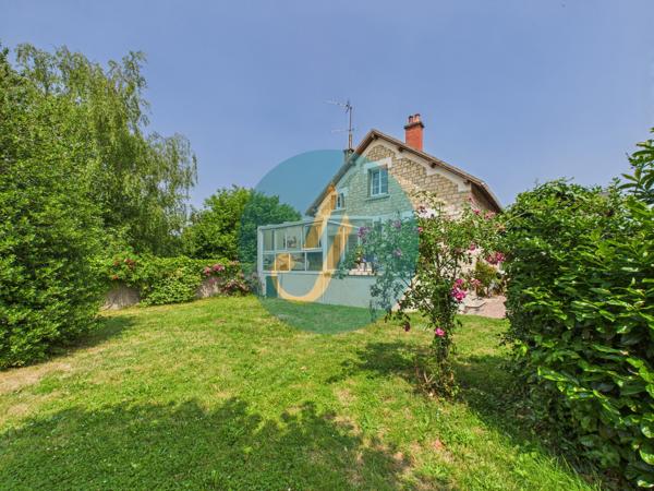 Nevers (58000) Rare à Nevers – Ensemble immobilier avec maison principale de charme + 3 logements indépendants À deux pas du