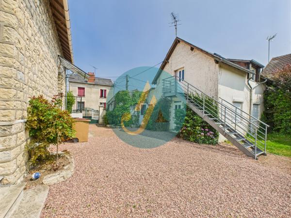 Nevers (58000) Rare à Nevers – Ensemble immobilier avec maison principale de charme + 3 logements indépendants À deux pas du