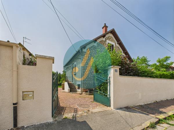 Nevers (58000) Rare à Nevers – Ensemble immobilier avec maison principale de charme + 3 logements indépendants À deux pas du