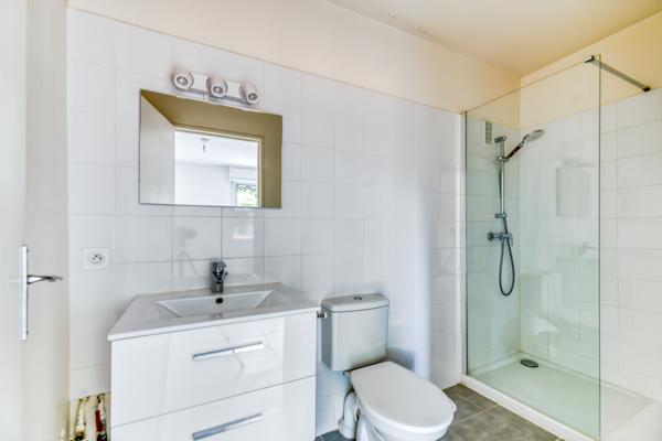 Nice (06100) 2 pièces cave et ascenseur, tram à pied, Saint-Barthélemy