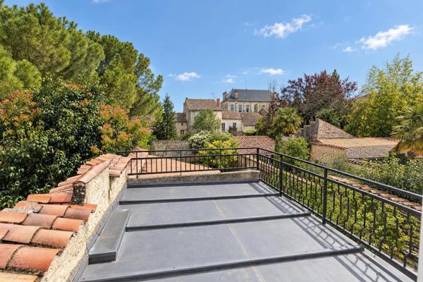 Grande maison de ville avec jardin, terrasse et double garage