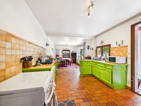 Grande maison de ville avec jardin, terrasse et double garage