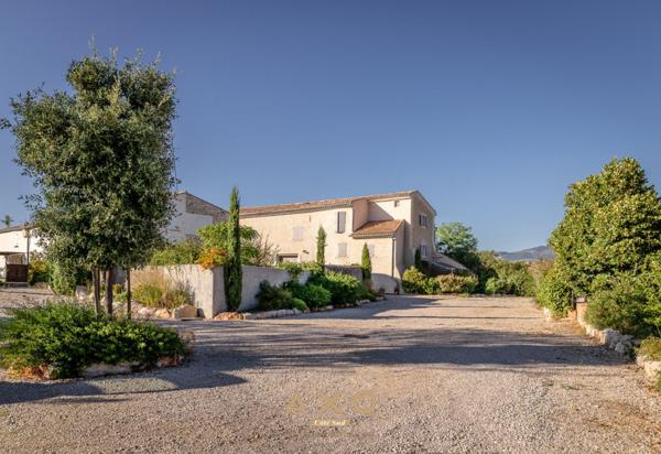 EXCLUSIVITE - MOUSTIERS SAINTE MARIE - GITES DE CHARME - CORPS DE FERME DU XIX EME - 560 M2 - 3 BATIS - TERRAIN 6640 M2 - VUE - 1295000€