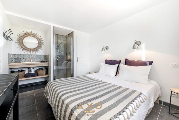 EXCLUSIVITE - MOUSTIERS SAINTE MARIE - GITES DE CHARME - CORPS DE FERME DU XIX EME - 560 M2 - 3 BATIS - TERRAIN 6640 M2 - VUE - 1295000€