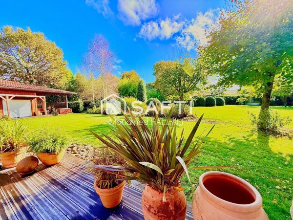 Architecture élégante de 243 m², parcelle de 2800 m²