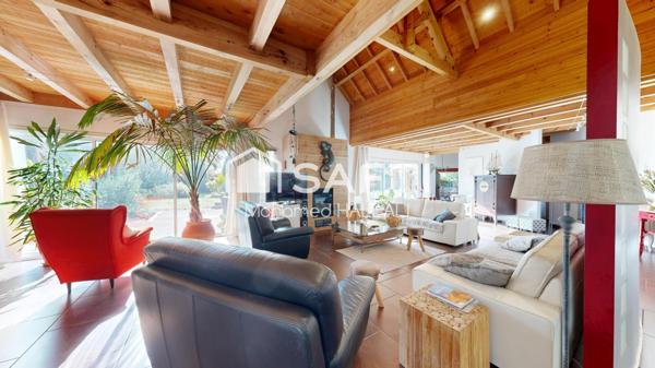 Architecture élégante de 243 m², parcelle de 2800 m²