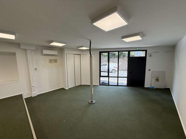 MONTAIGU-VENDEE / Location Local professionnel 73 m²