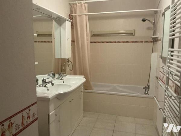 Poulfanc T 5 + 2 garages et 1 cave