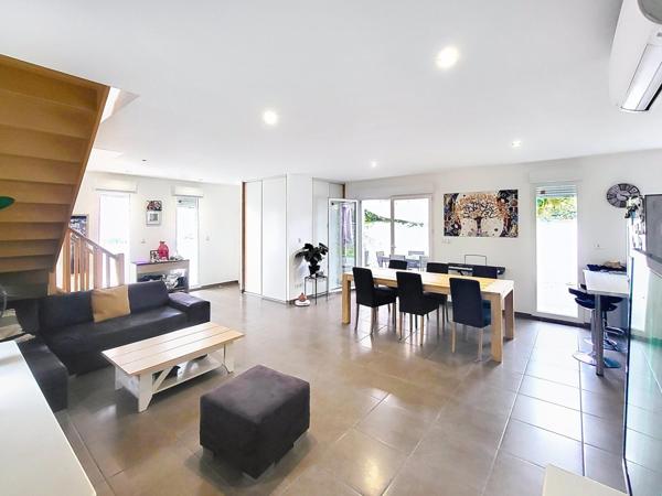 Au coeur de CHAVANOZ - VILLA de 120 m² / 2 niv. Récente de 2018 sur 1725 m² clos