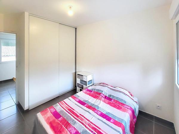 Au coeur de CHAVANOZ - VILLA de 120 m² / 2 niv. Récente de 2018 sur 1725 m² clos