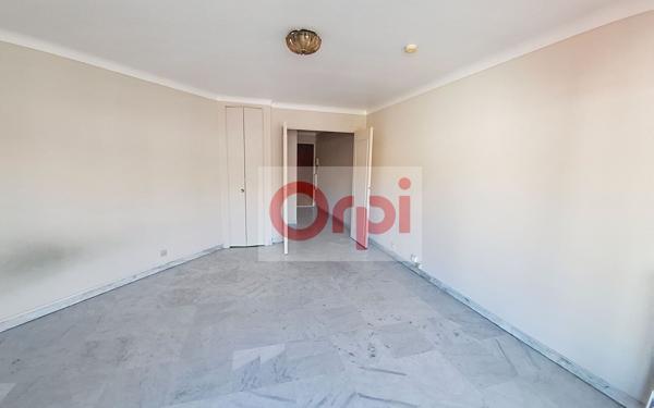 Appartement à louer    1 pièce • 37,70 m2 Saint-Laurent-du-Var