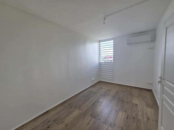 Appartement à louer 4 pièces, Le Raizet - Les Abymes