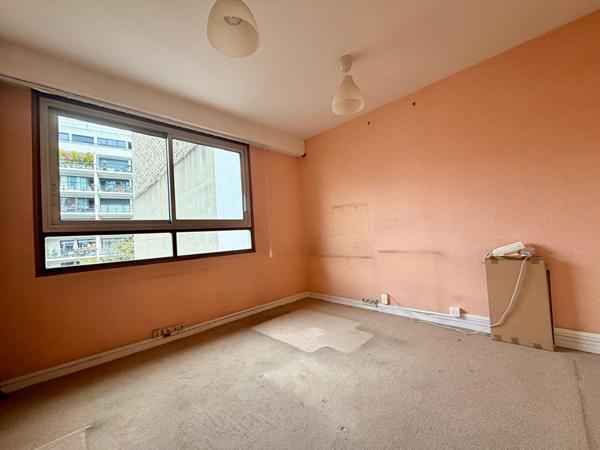 EXCLUSIVITÉ: 4 pièces lumineux à fort potentiel avec loggia ? Avenue recherchée
