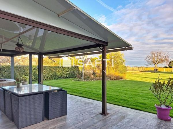 Maison familiale récente de 3 chambres avec garage et dépendance