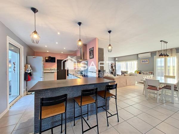 Maison familiale récente de 3 chambres avec garage et dépendance