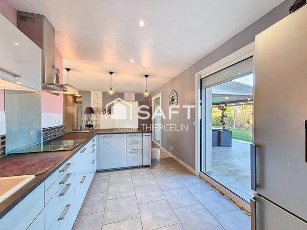 Maison familiale récente de 3 chambres avec garage et dépendance