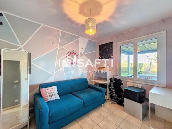 Maison familiale récente de 3 chambres avec garage et dépendance