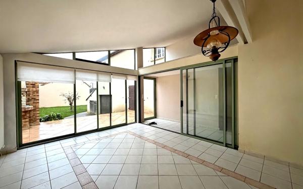 Maison à vendre    5 pièces • 221 m2 Mamers