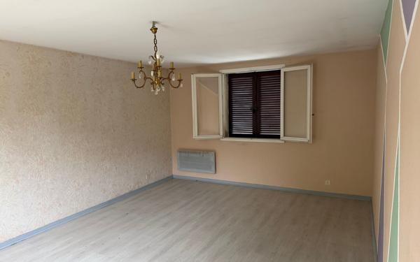 Maison à vendre    5 pièces • 221 m2 Mamers