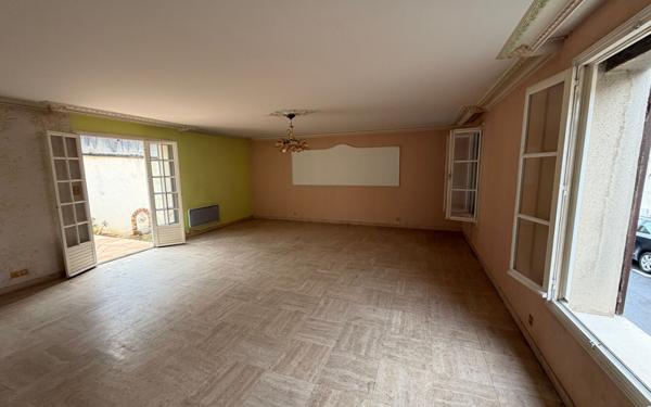 Maison à vendre    5 pièces • 221 m2 Mamers