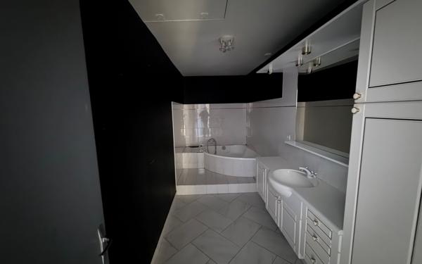 Maison à vendre    5 pièces • 221 m2 Mamers