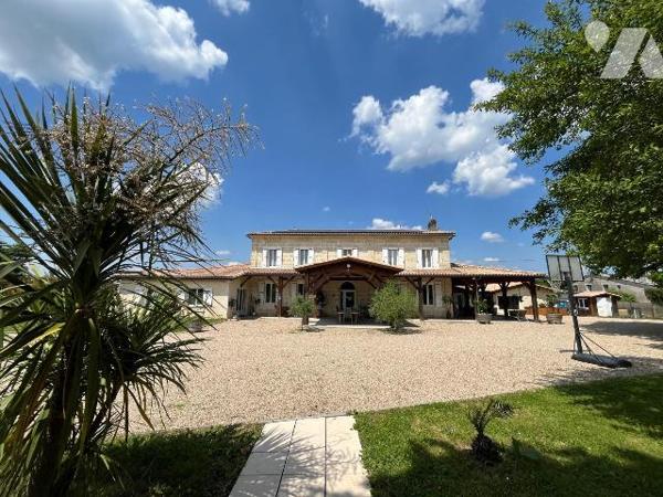 PROPRIETE A VENDRE  à 20 min de LIBOURNE (33500) et de SAINT ANDRE DE CUBZAC (33240) en Gironde...