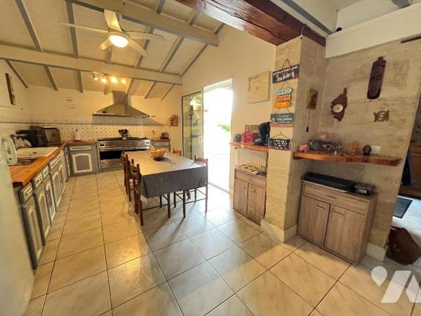 PROPRIETE A VENDRE  à 20 min de LIBOURNE (33500) et de SAINT ANDRE DE CUBZAC (33240) en Gironde...