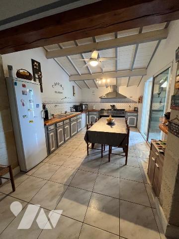 PROPRIETE A VENDRE  à 20 min de LIBOURNE (33500) et de SAINT ANDRE DE CUBZAC (33240) en Gironde...