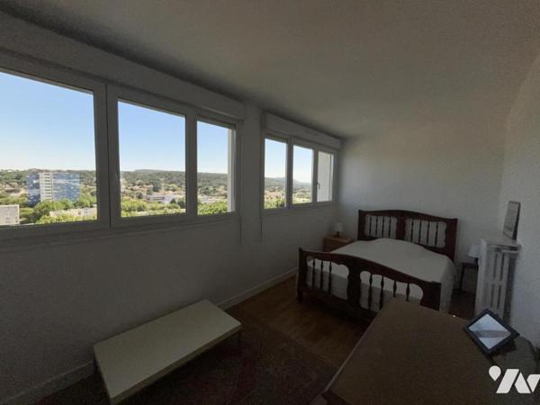 BEL APPARTEMENT T5 BAGNOLS SUR CEZE