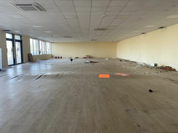 LOCAL COMMERCIAL 410 M2 FONTENAY LE COMTE EST