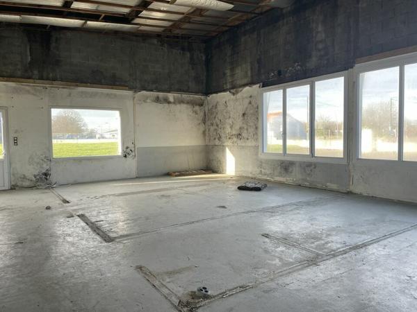 LOCAL COMMERCIAL 410 M2 FONTENAY LE COMTE EST