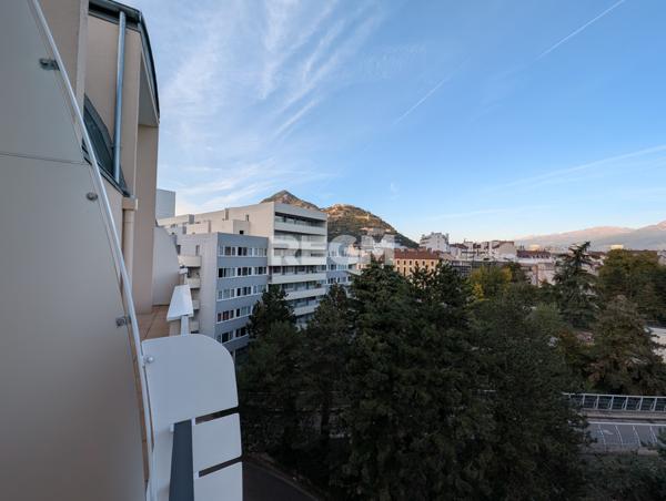 Grenoble (38000) Spacieux duplex 4 chambres – Dernier étage – Vue panoramique – Presqu’île Grenoble