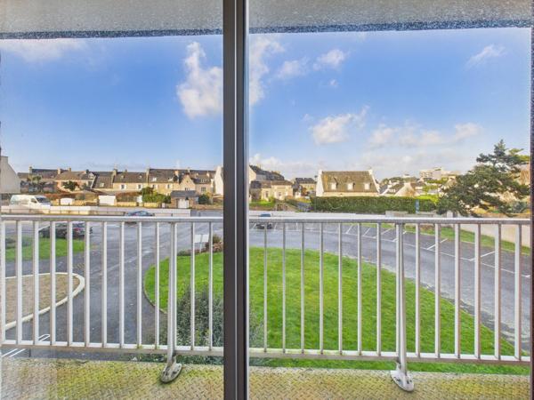 Studio lumineux avec balcon, cave et parking, proche mer et commerces