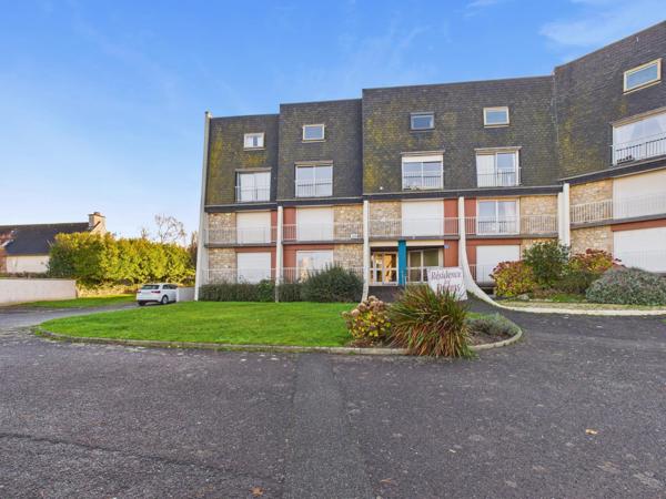 Studio lumineux avec balcon, cave et parking, proche mer et commerces