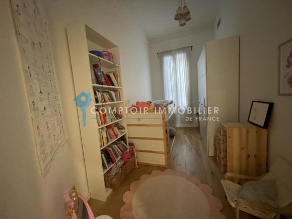 Appartement
                                                                                                                                                                                                                                                                                                                        4 pièce(s)                                                                                                                                                                                                          3 chambre(s)                                                                                                                                                                                                          145  m²