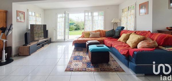 Maison 6 pièces de 161 m² à Magny-le-Hongre (77700)