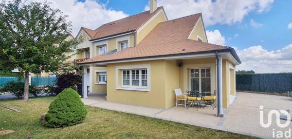 Maison 6 pièces de 161 m² à Magny-le-Hongre (77700)