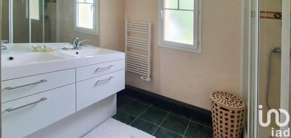 Maison 6 pièces de 161 m² à Magny-le-Hongre (77700)