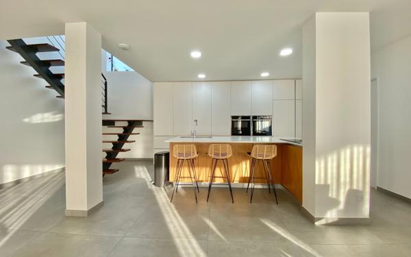 Maison à vendre    6 pièces •  Beauvoisin