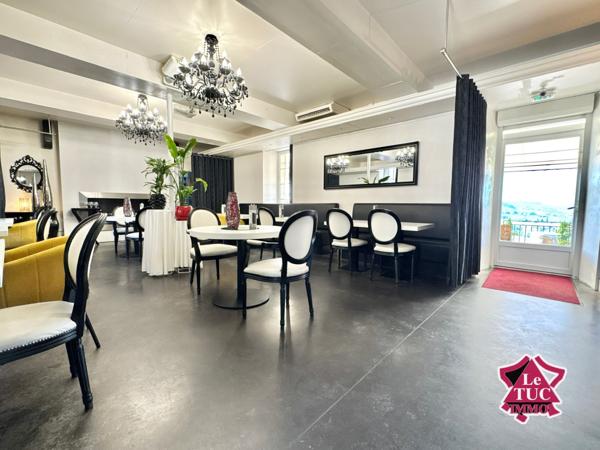 Ensemble immobilier au coeur d'un village médiéval. Penne-d'Agenais (47140)