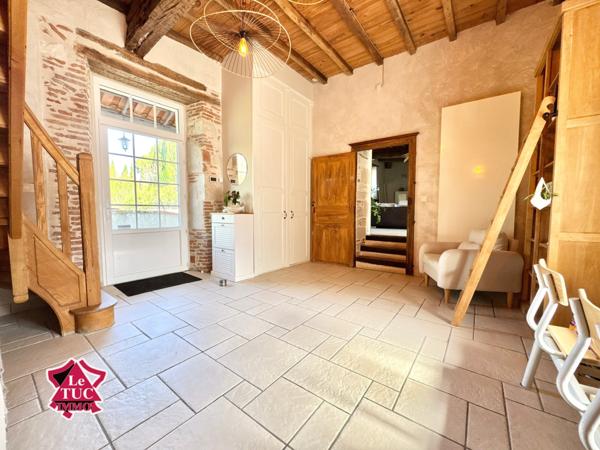 Ensemble immobilier au coeur d'un village médiéval. Penne-d'Agenais (47140)