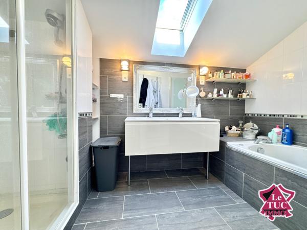 Ensemble immobilier au coeur d'un village médiéval. Penne-d'Agenais (47140)