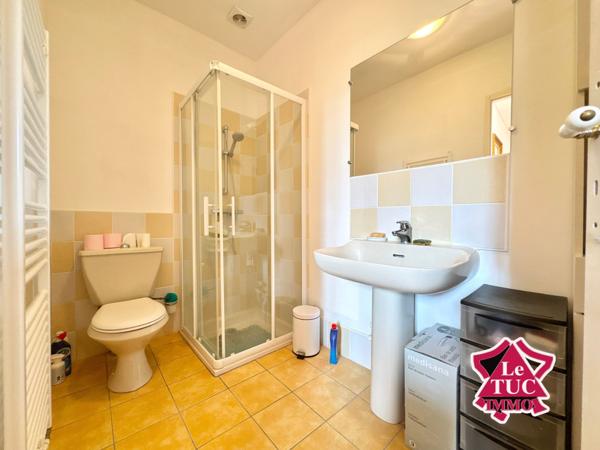 Ensemble immobilier au coeur d'un village médiéval. Penne-d'Agenais (47140)