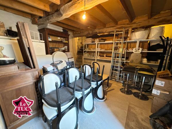 Ensemble immobilier au coeur d'un village médiéval. Penne-d'Agenais (47140)