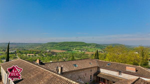 Ensemble immobilier au coeur d'un village médiéval. Penne-d'Agenais (47140)