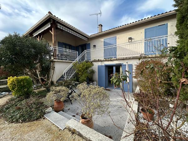 MONTBETON Belle villa d'environ 246 m2, offrant de belles prestations et une rénovation soignée !