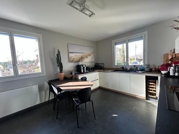 MONTBETON Belle villa d'environ 246 m2, offrant de belles prestations et une rénovation soignée !