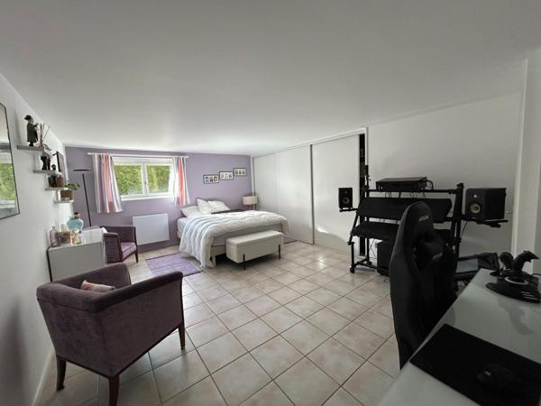 MONTBETON Belle villa d'environ 246 m2, offrant de belles prestations et une rénovation soignée !