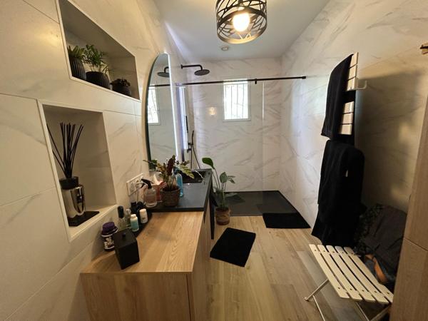 MONTBETON Belle villa d'environ 246 m2, offrant de belles prestations et une rénovation soignée !